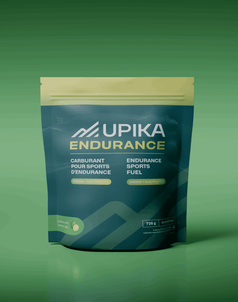 Un sachet vert et jaune étiqueté UPIKA ENDURANCE est présenté sur un fond vert dégradé. L'emballage met l'accent sur l'énergie, les électrolytes et un goût d'agrumes et de citron vert.