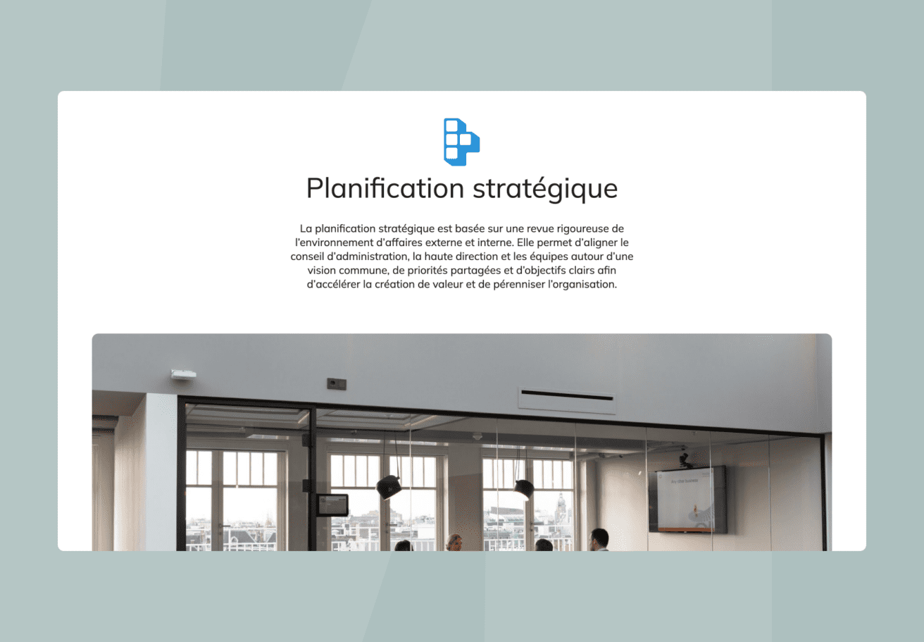 A website section titled Planification stratégique in French, with an icon above the title, a brief description below, and a photo of people meeting in a modern office visible at the bottom.